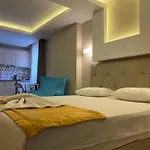 Arya 4*