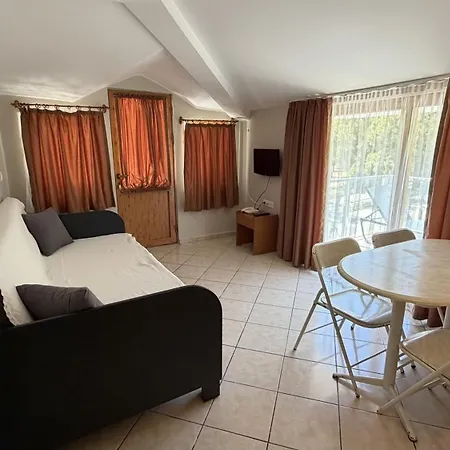 Aparthotel Arya
