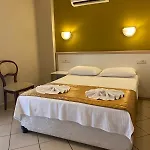 Ξενοδοχείο με διαμερίσματα Arya 4*